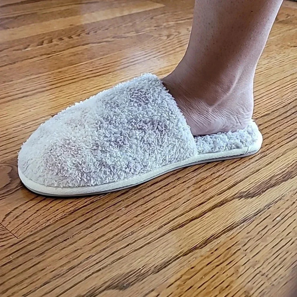 Barefoot Dreams Slippers - Picture 4 of 4